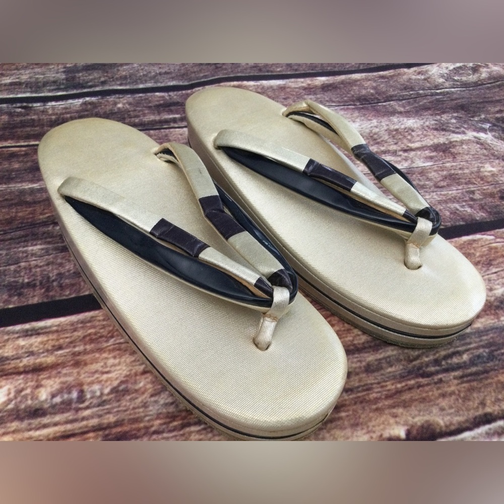 VINTAGE JAPANESE CLOGS IN‎ CHAMPAGNE AND NAVY